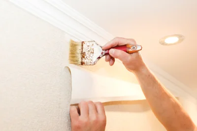 Pose de papier peint à Chazelles-sur-Lavieu — revêtements muraux et toiles de verre
